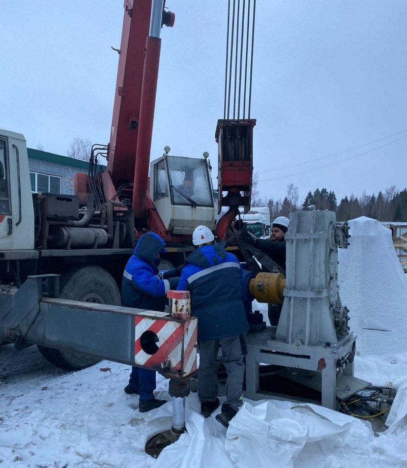 Использование автокрана при перегрузке промышенного оборудования